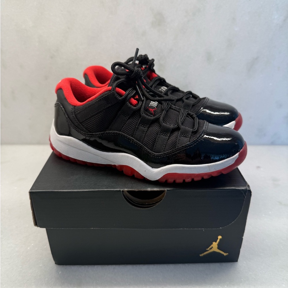 Jordan Bred 11 low Boys size 12.5